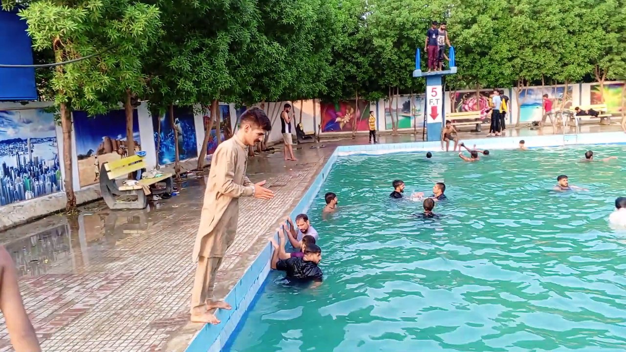 Swimming pul