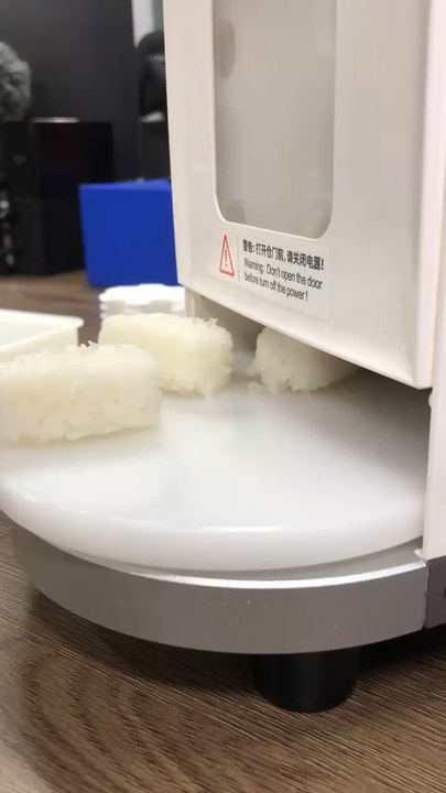 Still struggling with the traditional hand-kneaded rice ball force?#sushimaker #sushimachine #sushi #robot #factory