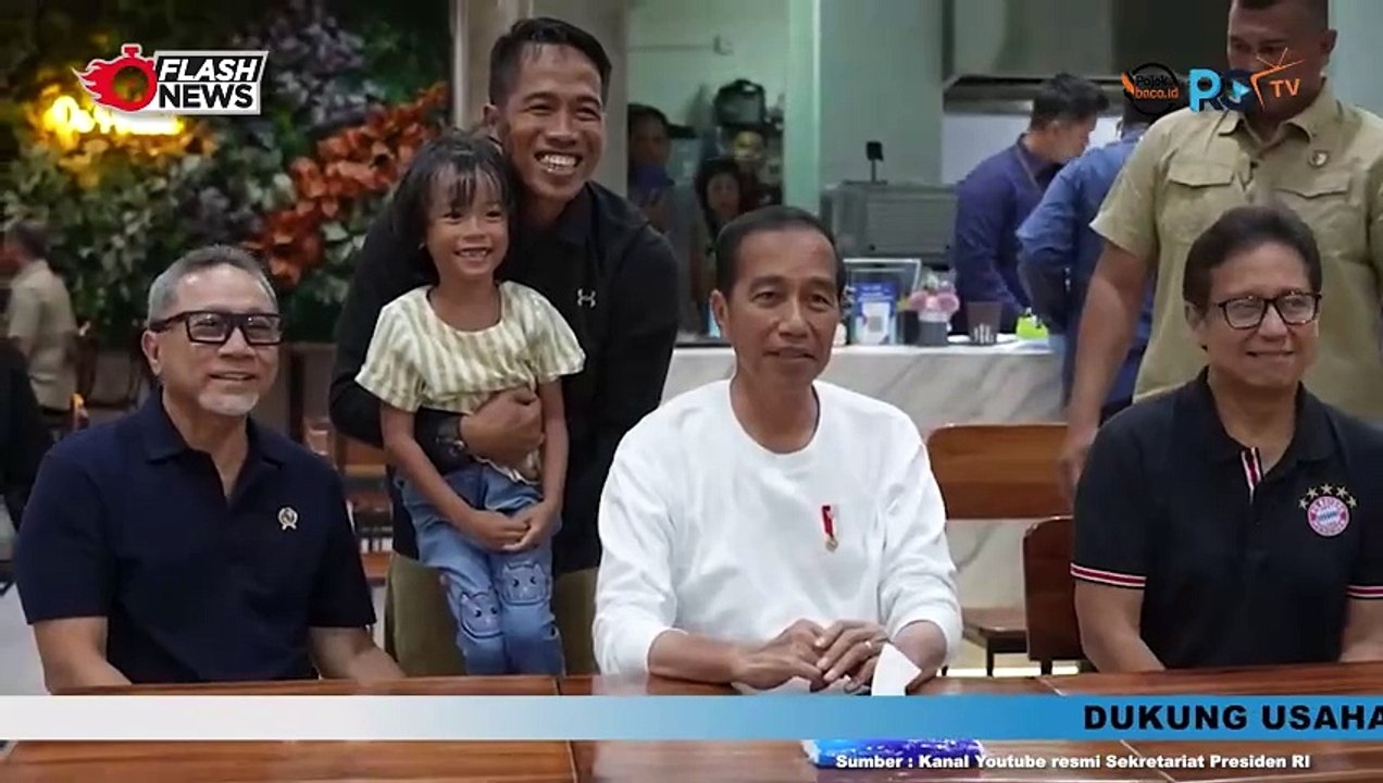 Jokowi Kunjungi Mal di Palangkaraya, Sapa hingga Selfie Bareng Warga