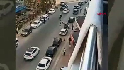 Baba-oğul sokağı kan gölüne çevirdi: Ölü ve yaralılar var