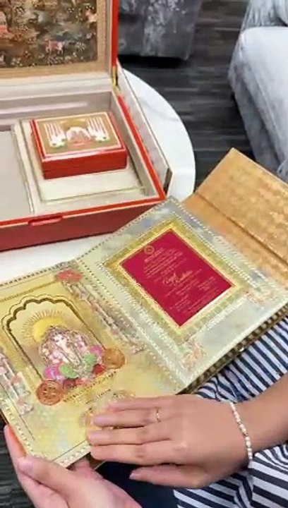 अनंत-राधिका के Wedding Invitation Card में दिखी अंबानी परिवार की हिन्दू देवी-देवताओं के प्रति प्रेम भक्ति, सनातन में अटूट विश्वास, और भारतीय पारंपरिक कला और संस्कृति के लिए वो कितने गौरवान्वित हैं  #AmbaniFamily #anantradhikawedding #AnantAmbani #RadhikaM