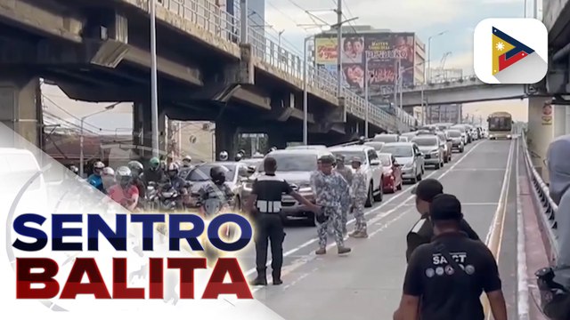 Motorsiklo at isang kotse, nagbanggaan matapos makiusyoso sa operasyon ng DOTR-SAICT sa EDSA busway