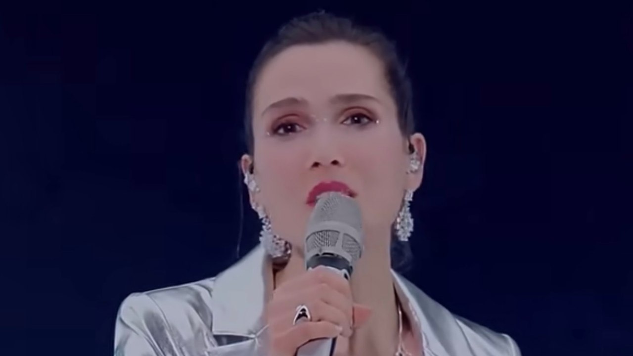 VOICI - Joyce Jonathan a remporté le télé-crochet le plus populaire de Chine : "Les policiers me demandent des autographes"