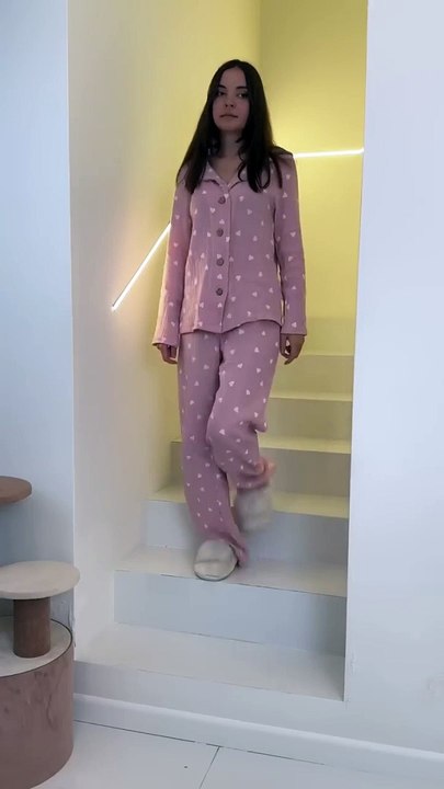 What other tricks can I expect from Sonya. #cat #cats