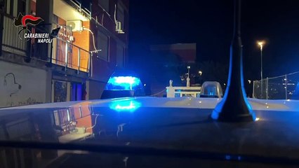 Minacce, percosse e cortei armati per una bambina contesa a Napoli