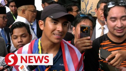 Syed Saddiq completes 200km run, reaches Parliament