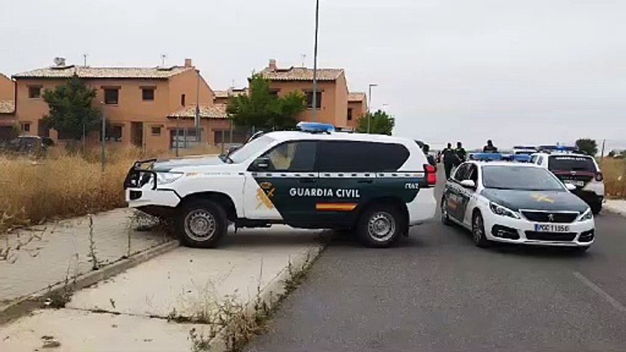 Operativo para detener a un hombre por agredir a dos agentes, huir y atrincherarse
