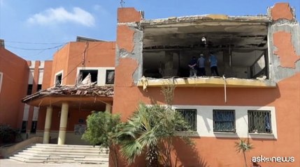 Gaza, bombardato e distrutto edificio del municipio di Deir el-Balah