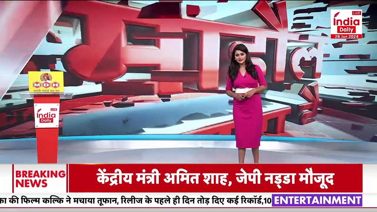 Delhi Water Logged Ground Report: दिल्ली बन गई दरिया...पानी में डूब गई गाड़ियां | Delhi Rain