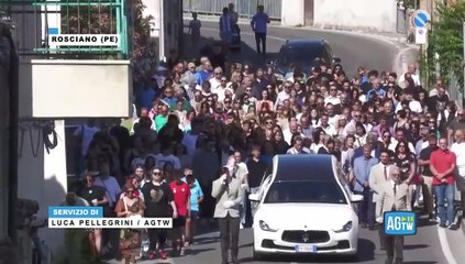 Omicidio di Thomas Luciani: l'arrivo del feretro per il funerale del 17enne ucciso a Pescara