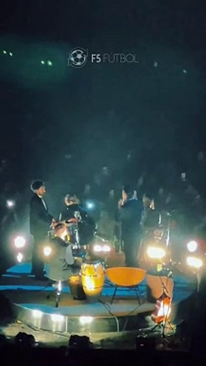 Rawayana canta a todo pulmón "Llorarás" en honor a la Vinotinto