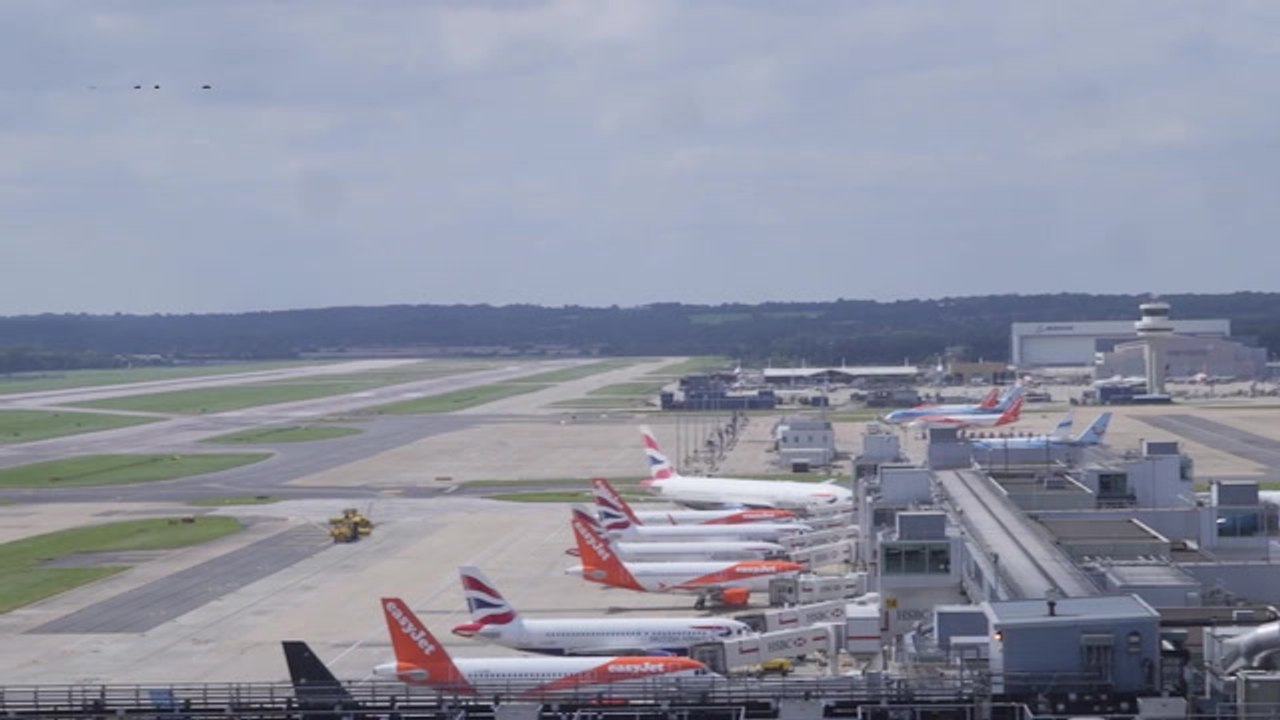 Gatwick Airport chaos as flights suspended and diverted after BA plane aborts takeoff