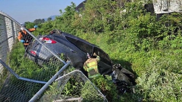 상주 철길 건널목서 무궁화호·SUV 충돌...운전자 숨져 / YTN