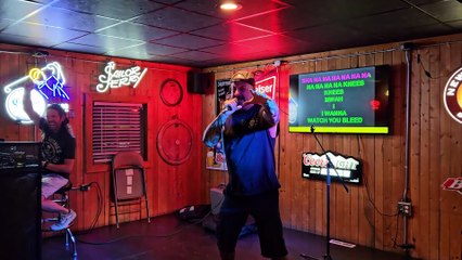 GUNS N ROSES - WELCOME TO THE JUNGLE (PERFORMED AT SCOREZ BAR)