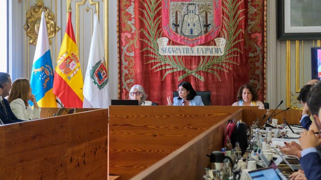 Carolina Darias (PSOE) expulsa a Jimena Delgado (PP) del pleno del Ayuntamiento de Las Palmas de Gran Canaria