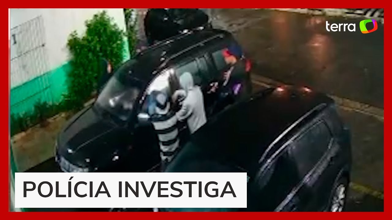 Ladrão atira em carro blindado de idosa durante tentativa de assalto em Guarujá (SP)