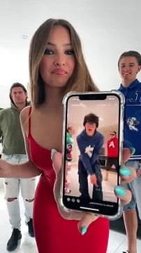 Pov t’as 1min pour apprendre la danse à ta famille vous voulez le résultat Insta nina.rz__ #foryou #foryoupage #pourtoi #dance #family #viral