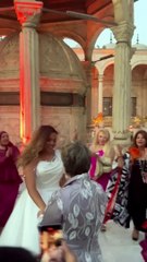 مفيدة شيحة ترقص احتفالاً بعقد قران ابنتها