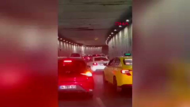 Ümraniye'de alt geçidi trafiğe kapattılar, sürücüler isyan etti