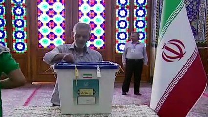 Iran: Präsidentenstichwahl zwischen Reformer und Hardliner