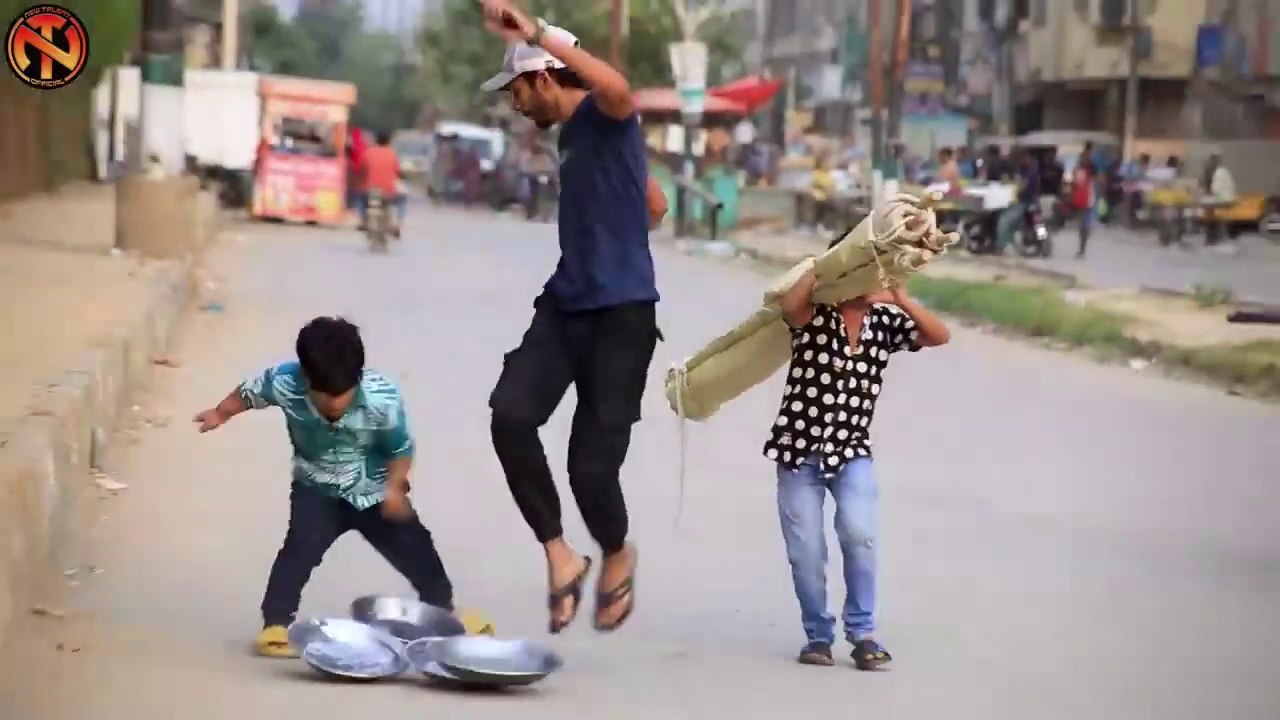 Falling Plates_Funny Public Prank