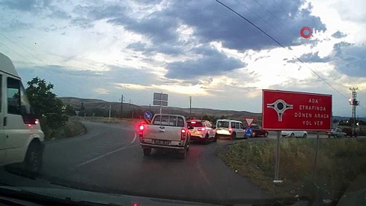 Magandalık bu olsa gerek!  Göz göre göre ters yöne girdi