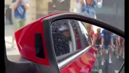 Firenze, il Tour de France visto dall'auto della direzione di corsa: spettacolo in strada