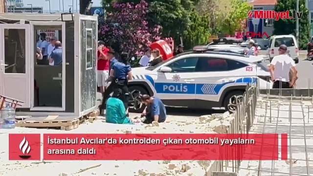 İstanbul'da kontrolden çıkan otomobil yayaların arasına daldı