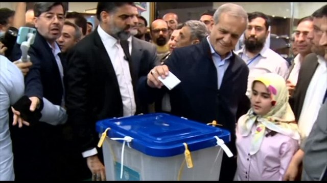 In Iran ballottaggio fra riformista Pezeshkian e conservatore Jalili