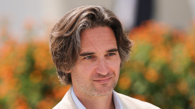 GALA VIDEO - Dimitri Rassam fier de sa mère Carole Bouquet : “Elle est quand même pas mal…”