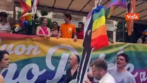 Pride Milano, Pd in corteo con cartonato del Governatore Fontana