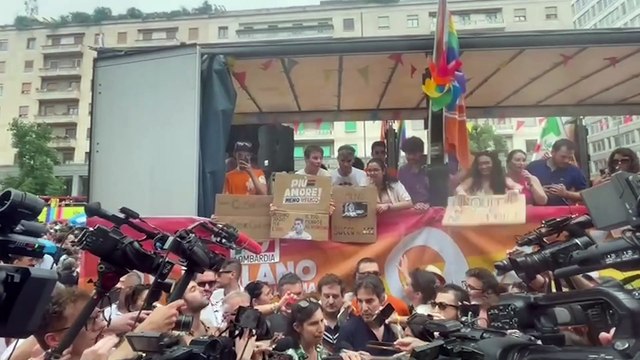 Elly Schlein al Pride di Milano: Gravissimo che Meloni non condanni giovani FdI