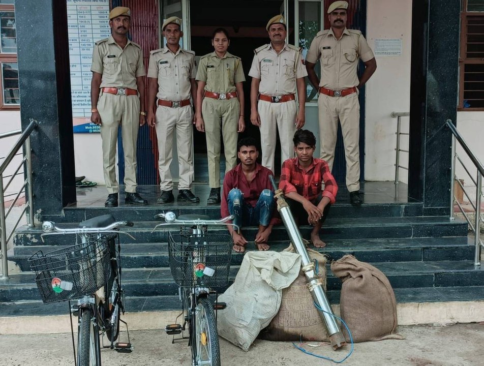 लिलिया विद्यालय में चोरी का किया खुलासा