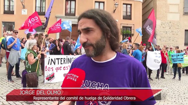 Interinos del Ayuntamiento se manifiestan para evitar el despido de 400 personas