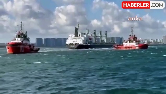 İstanbul Yeşilköy önlerinde karaya oturan kuru yük gemisi kurtarma çalışmaları başladı