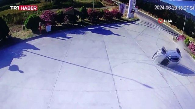 Faciadan dönüldü: Takla atıp akaryakıt istasyonuna böyle daldı