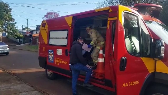 Criança é atropelada enquanto jogava bola na rua