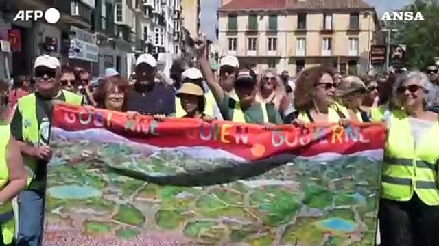 Spagna, manifestazione a Malaga contro il turismo di massa