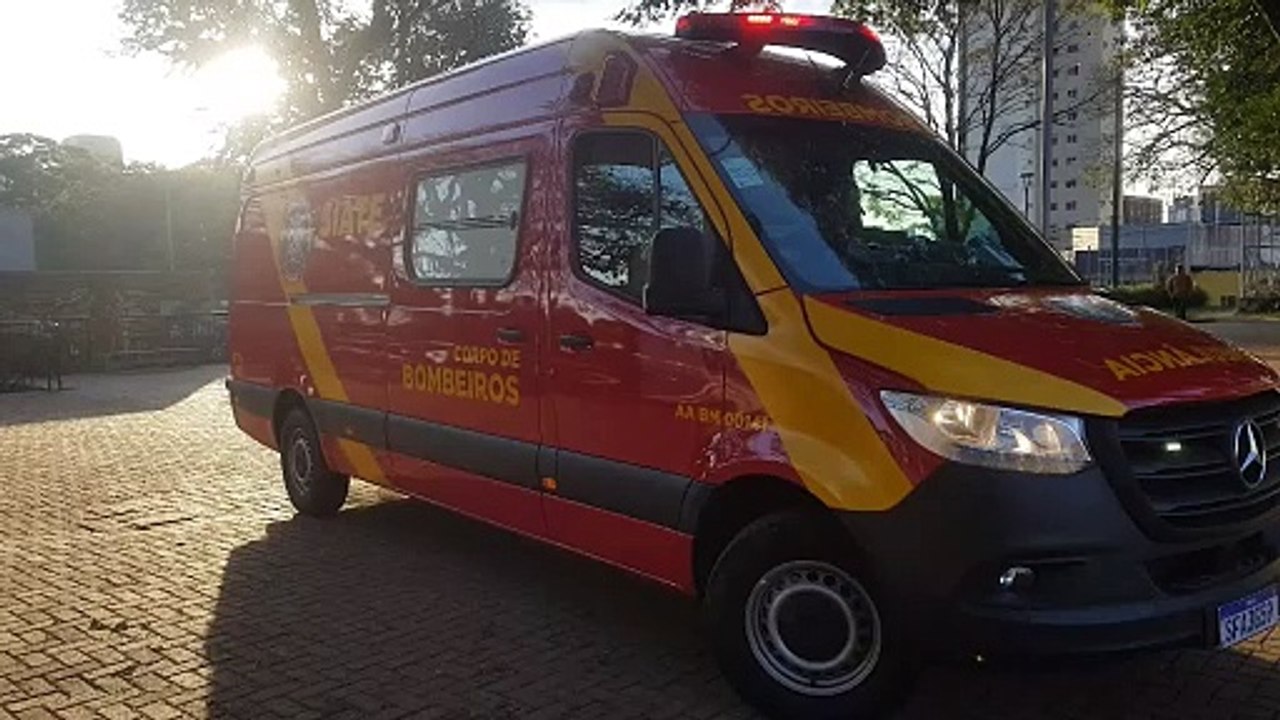 Jovem sofre luxação no ombro durante jogo de basquete na Praça Wilson Joffre
