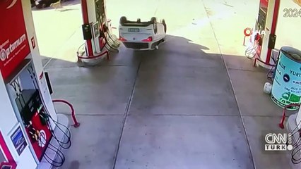 Takla atan araç akaryakıt istasyonuna daldı