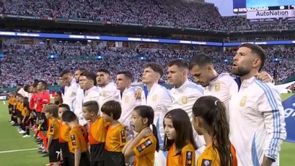 L'hymne argentin avant le match contre le Pérou - Foot - Copa America