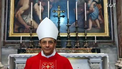 Dom José Mário recebe das mãos do Papa Francisco o Pálio Arquiepiscopal