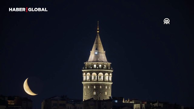 İstanbul'da hilal, Galata Kulesi ile büyüleyici görüntüler oluşturdu