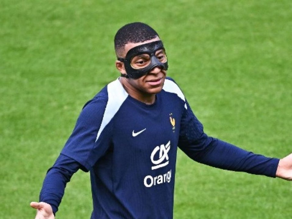 Mbappé findet seine neue maske "furchtbar"