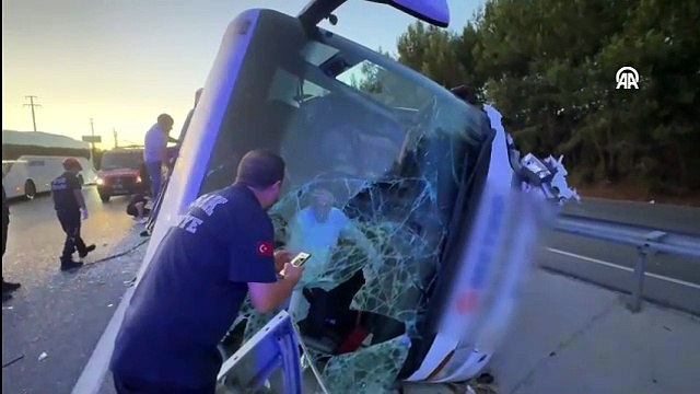 Yolcu otobüsü devrildi: Yaralılar var