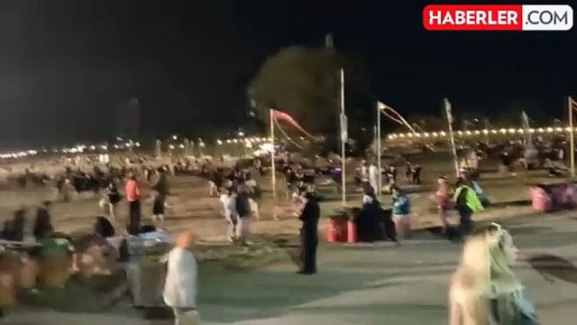 Amerikalı ünlü şarkıcı SZA'nın İngiltere'deki konseri sırasında seyirciler, İngiltere maçı için alanı terk edince, şarkıcı boş alana konser verdi