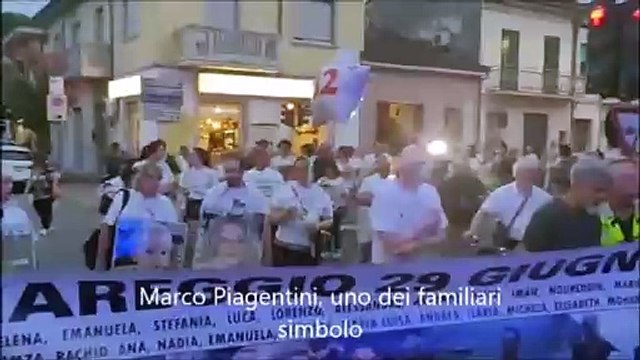 Strage di Viareggio, il grande corteo per ricordare le vittime 15 anni dopo