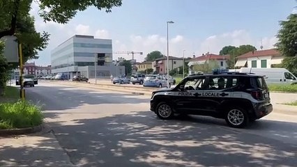 Vicenza, polizia circonda la banca di via Fermi