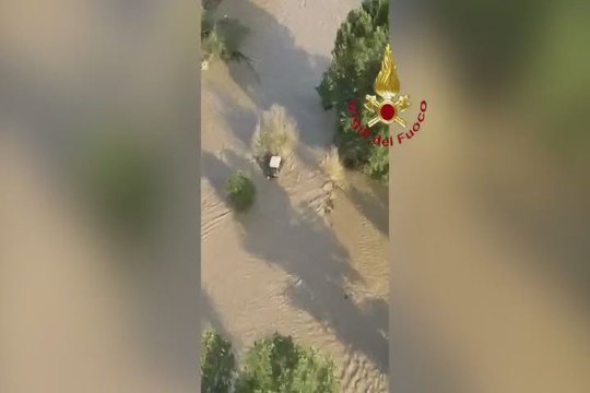 Maltempo in Piemonte, frane e decine di evacuati. Situazione critica in Val d'Aosta - Video