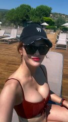 Mine Tugay'dan bikinili video